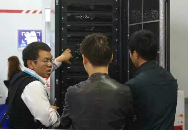 趣体育客服人员接待客户